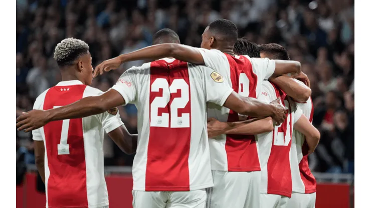 Ajax goleó en casa