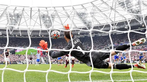 De Gea atajó un penal para el Manchester United y le tapa la boca al Bambino Pons