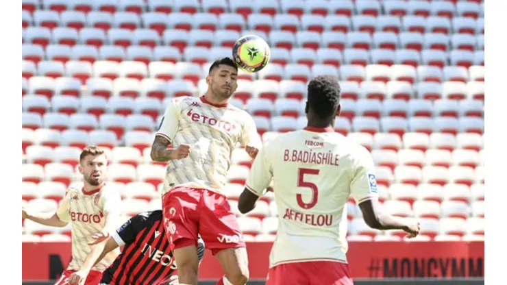 Guillermo Maripán se lesionó en partido del Mónaco contra Niza.