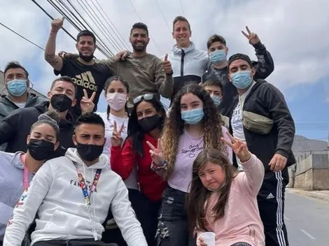 Ignacio González reparte empanadas en Antofa: "Que la gente que no tiene pueda festejar"