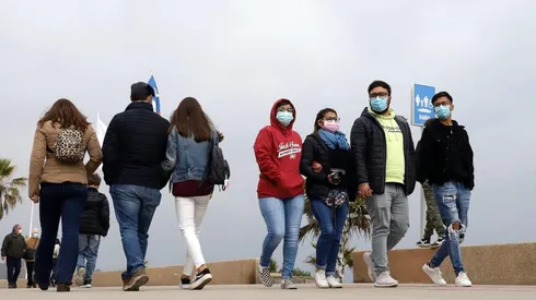 Estar en Fase 4 permite mayor capacidad de aforo en casas particulares como al exterior. A esto se le suma los beneficios que entrega el Pase de Movilidad, documento online que acredita las vacunas recibidas frente al coronavirus.