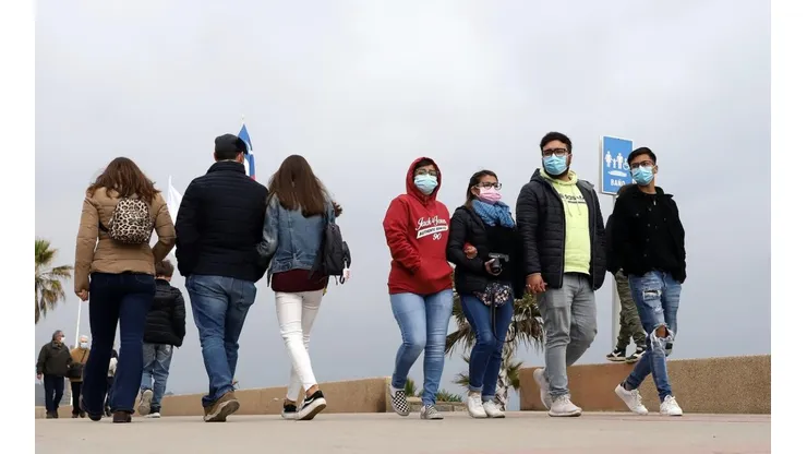 Estar en Fase 4 permite mayor capacidad de aforo en casas particulares como al exterior. A esto se le suma los beneficios que entrega el Pase de Movilidad, documento online que acredita las vacunas recibidas frente al coronavirus.