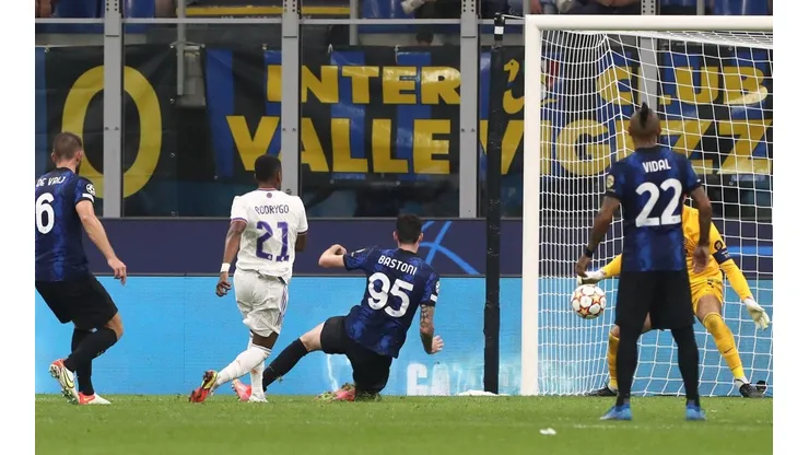 Vidal no pudo hacer nada en el gol de Rodrygo