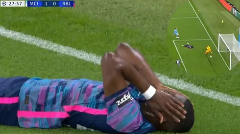 Un insólito fallo le dio el gol al Manchester City.