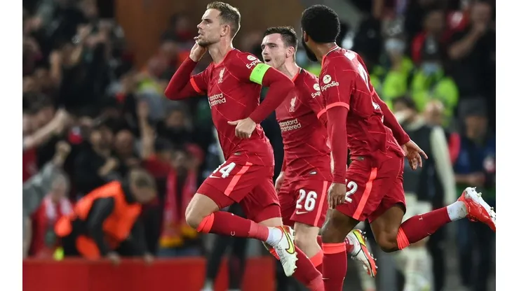 Jordan Henderson puso el tercero de Liverpool