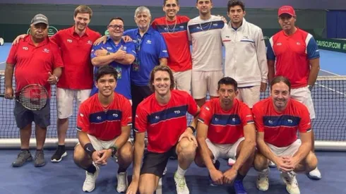 Massú compartió foto con dotación completa del equipo chileno en Copa Davis.
