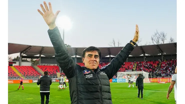 Gustavo Quinteros se proyecta en Colo Colo. Su contrato termina en diciembre y la clasificación a la Copa Libertadores más los refuerzos para esa instancia, de darse, serán fundamentales.