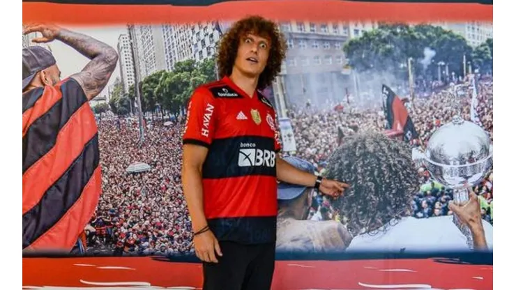 David Luiz es oficialmente compañero de Mauricio Isla en Flamengo