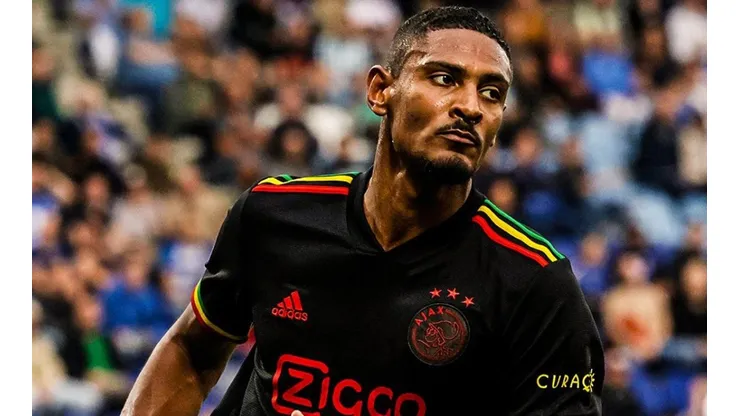 La camiseta reggae del Ajax inspirada en Bob Marley encuentra es resistida por la UEFA.
