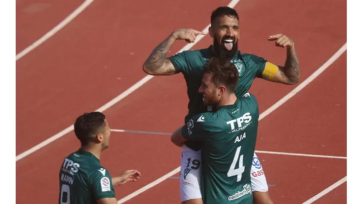 Ronnie Fernández celebrando la última victoria de Wanderers