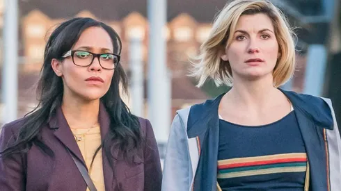 Tanya Fear junto a Jodie Whittaker en Doctor Who.