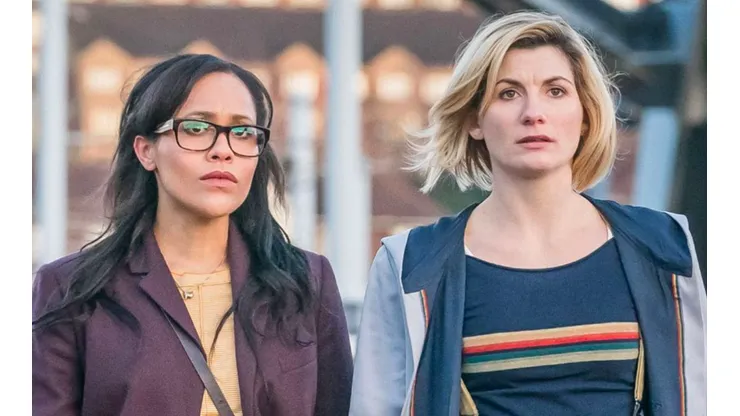 Tanya Fear junto a Jodie Whittaker en Doctor Who.