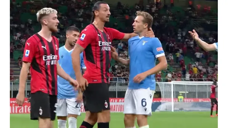 Zlatan Ibrahimovic y Lucas Leiva terminaron a agarrones el Milan-Lazio.