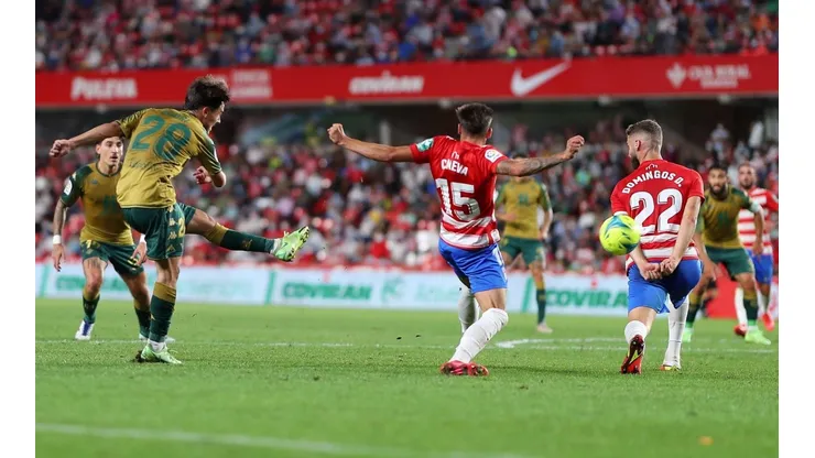 El juvenil Rodri se despachó un auténtico golazo en el primer tiempo.
