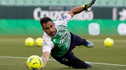 Claudio Bravo espera la oportunidad de debutar en la temporada.