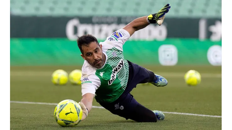 Claudio Bravo espera la oportunidad de debutar en la temporada.