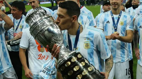 Ángel Di María festejando la obtención de la Copa América con la selección de Argentina. Vencieron por 1-0 a Brasil en la final.