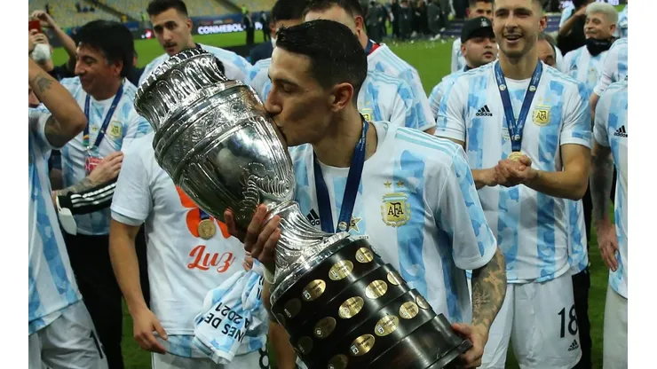 Ángel Di María festejando la obtención de la Copa América con la selección de Argentina. Vencieron por 1-0 a Brasil en la final.