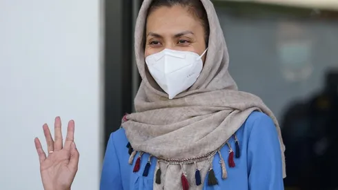 Llega la primera refugiada afgana a Chile