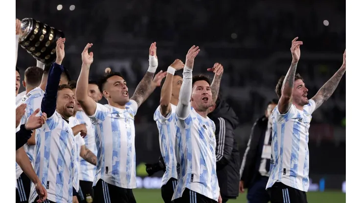 Alejandro Papu Gómez se las bailó todas en la celebración de Argentina por la Copa América conseguida en Brasil.