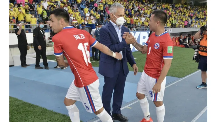 Rueda fue saludado por los jugadores de la Roja