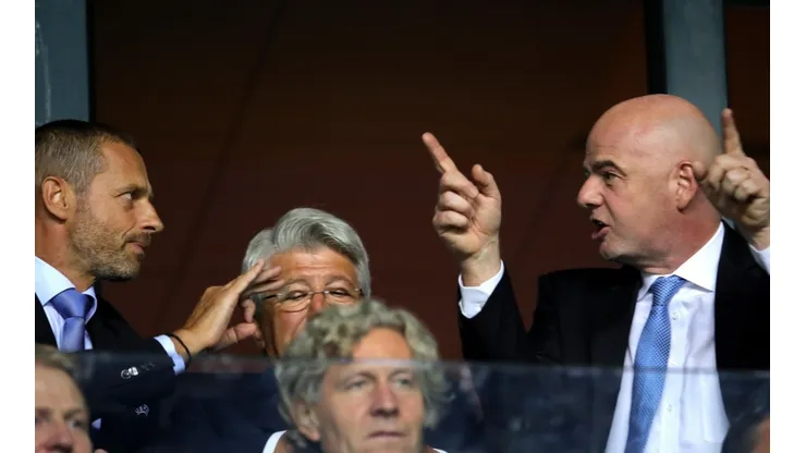 Discusión entre Aleksander Ceferin y Gianni Infantino