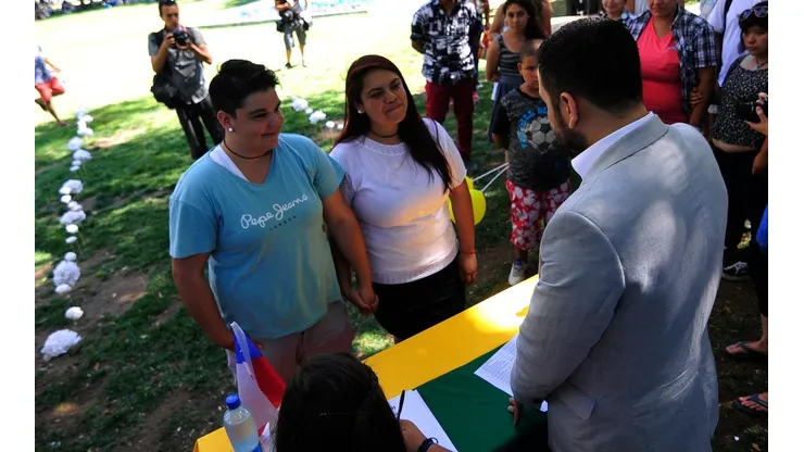 Comisión aprueba idea de legislar Matrimonio Igualitario