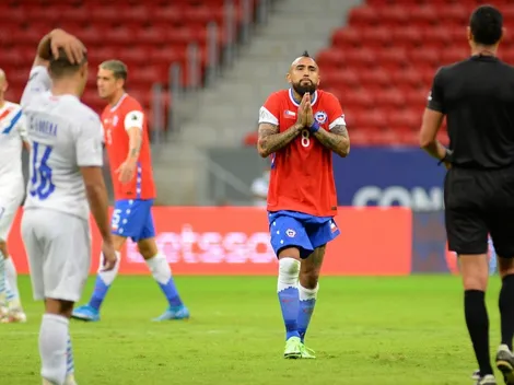 ¡Ojo! Árbitro del VAR llega con un condoro a cuestas contra La Roja
