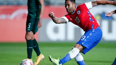 Johnny Herrera y Mark González piden minutos para Luis Jiménez.