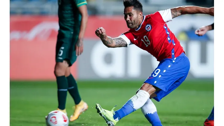 Johnny Herrera y Mark González piden minutos para Luis Jiménez.