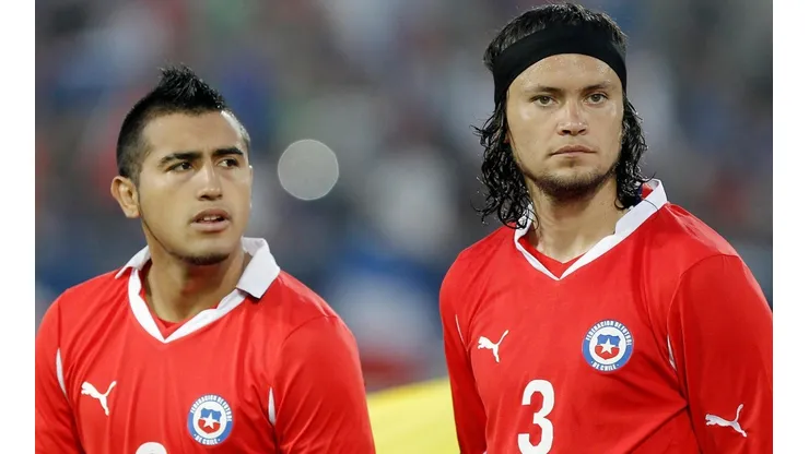 Waldo Ponce junto a Arturo Vidal en la selección chilena