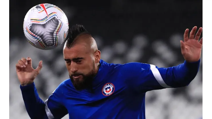 Pollo Véliz feliz con Arturo Vidal de falso 9 ante Colombia