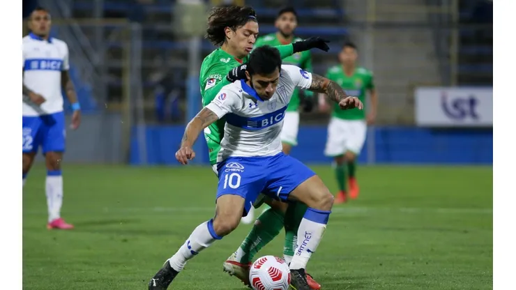 Universidad Católica ante Audax Italiano en su partido por el Campeonato Nacional.