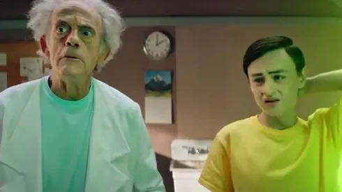 Quien mejor que el parodiado para parodiar la parodia.