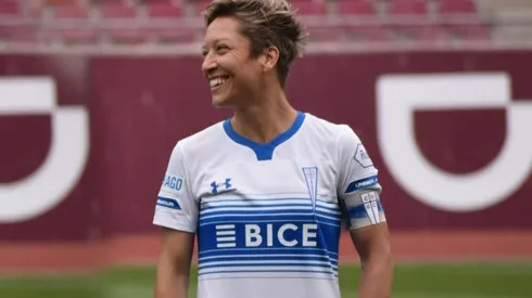 La histórica jugadora de Universidad Católica, capitana y referente, Helaine de Grange, relató en Gol de Chilena sus experiencias con el cáncer, que tocaron la puerta de sus cercanos.