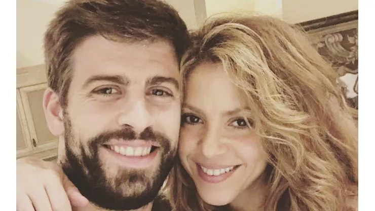 Piqué y Shakira aprovecharon algunos días libres por Eliminatorias para ir a la playa en familia, en donde fueron captados.