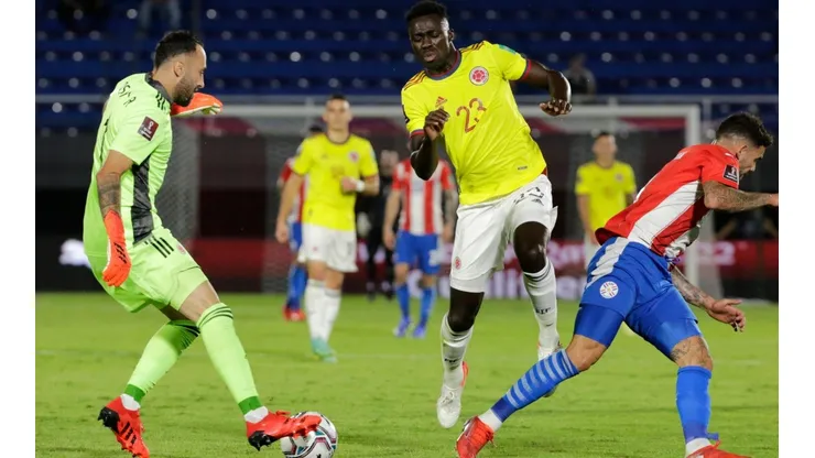 Davinson Sánchez ya está de regreso a Inglaterra tras la acumulación de amarillas.