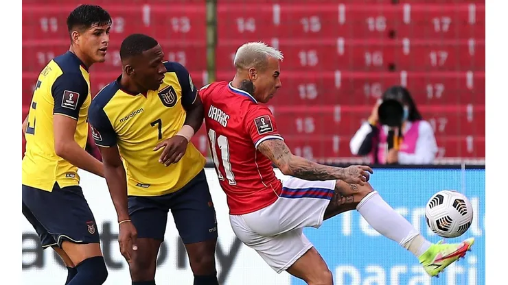 Eduardo Vargas vio amarilla contra Ecuador y no estará en la Roja contra Colombia.