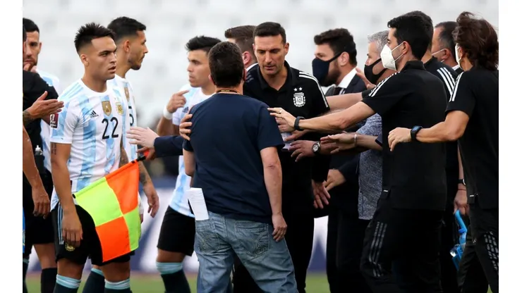 Scaloni defendió a sus jugadores tras el papelón en Brasil