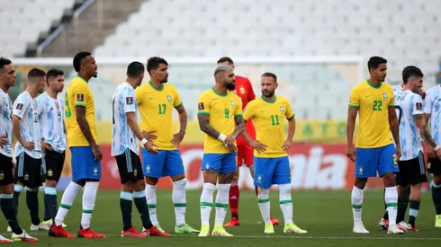 El partido alcanzó a jugarse solamente por cinco minutos.