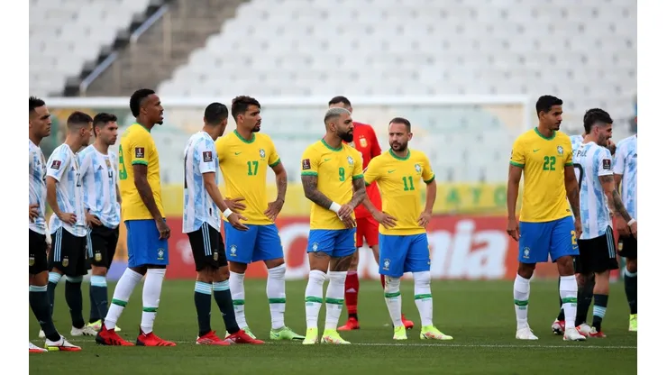 El partido alcanzó a jugarse solamente por cinco minutos.