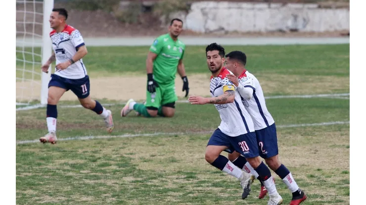 Deportes Recoleta es el líder de la Segunda División con 24 puntos.