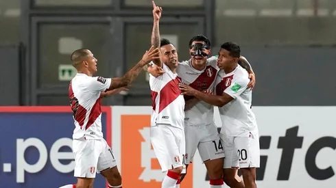 Cueva celebra tras anotar para Perú