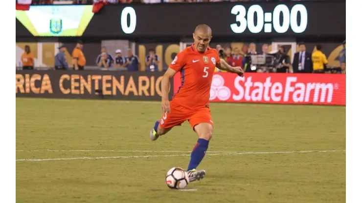 El campeón de América decidió colgar los botines.