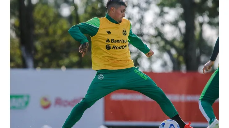Nicolás Castillo puede debutar el martes ante Corinthians.