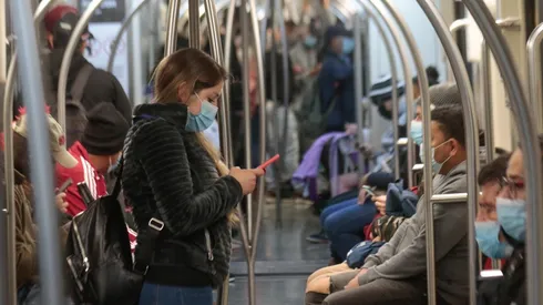 Revisa el horario de este viernes en santiago.