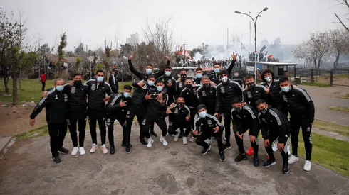 Colo Colo compartió con su hinchada previo al viaje a Talca, donde disputará la final de la Copa Chile. | Foto: @Colocolo