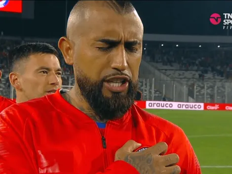 Awwww: El King se emociona al cantar el himno nacional