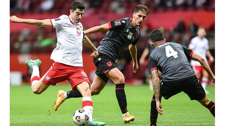 Polonia le pasó la aplanadora a Albania con gol y asistencia de Robert Lewandowski.