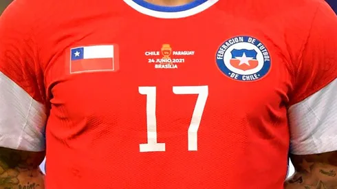 El logo de la antigua marca fue tapado con la bandera chilena en Copa América.